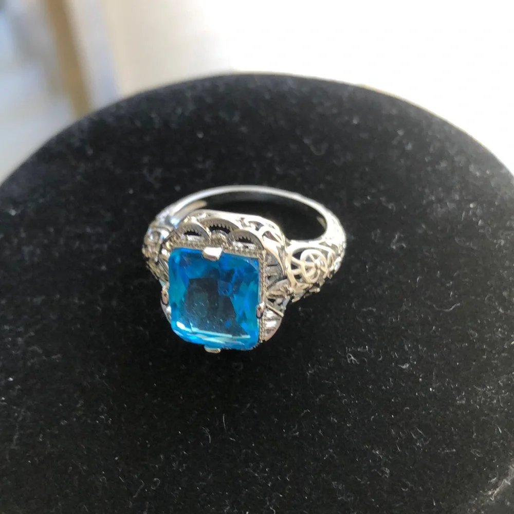 - Silver/Blue Rlng - Picture 2 of 6